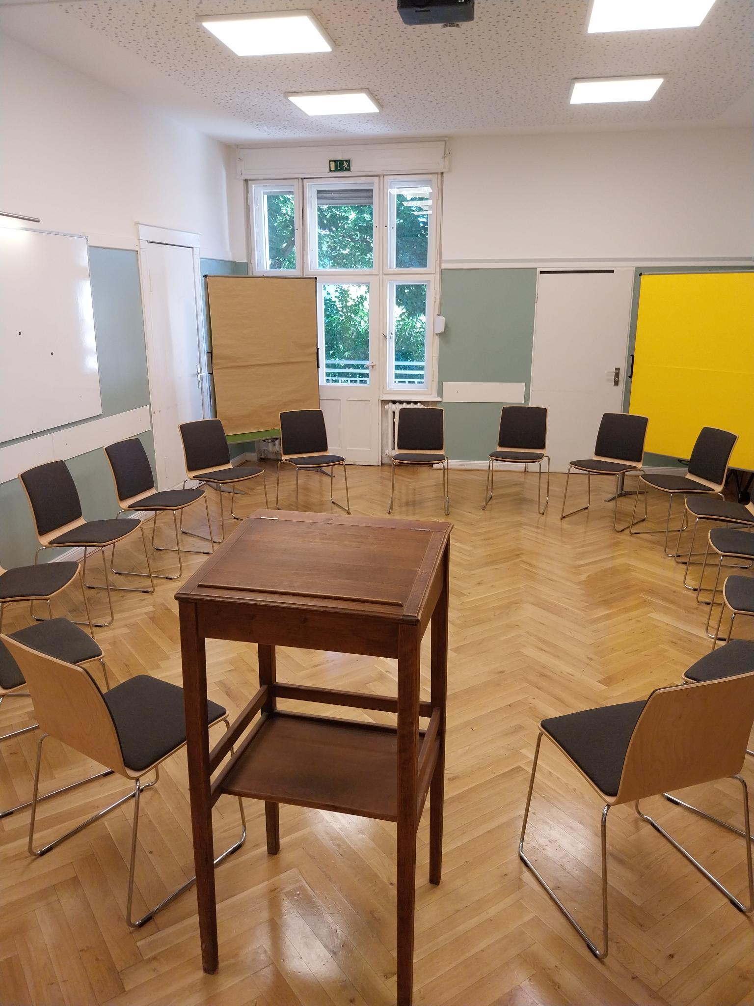 Seminarraum1 Stuhlkreis